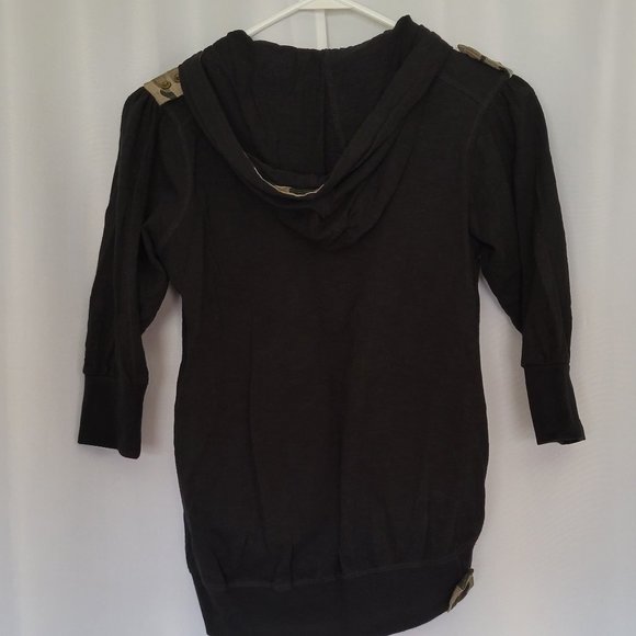 Black elbow sleeve top with camo trim - Picture 6 of 7